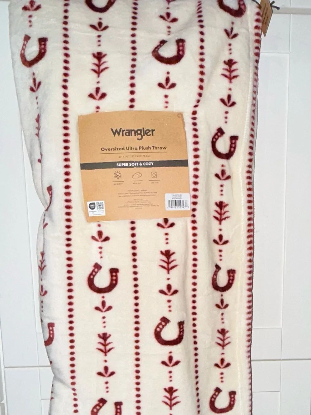 NEW Wrangler OVERSIZED 60x70” ULTRA PLUSH THROW Cream & Red Horseshoe COWGIRL